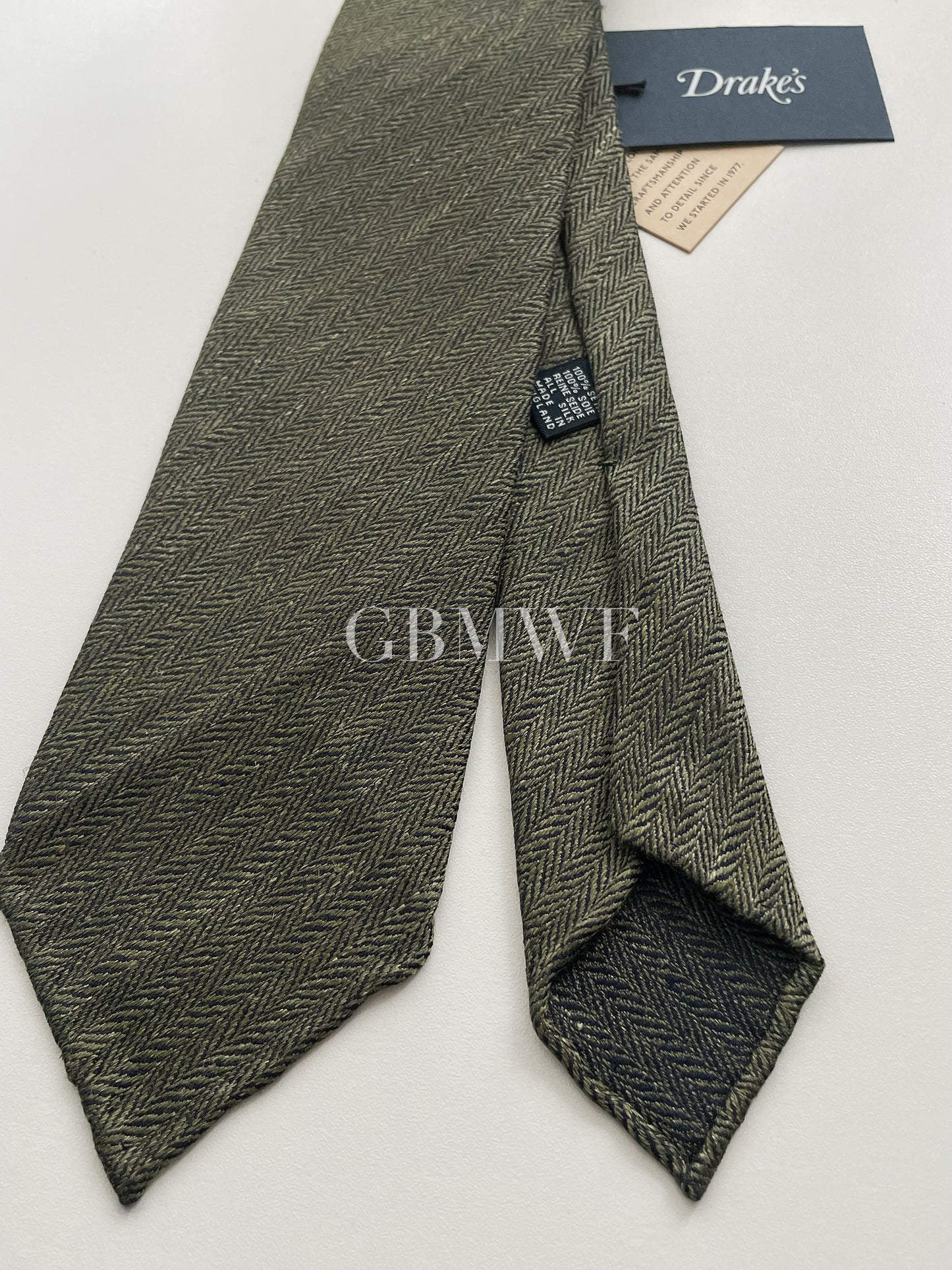 Drakes Hand-rolled Edge Silk Handmade Tie With Tag Olive Green