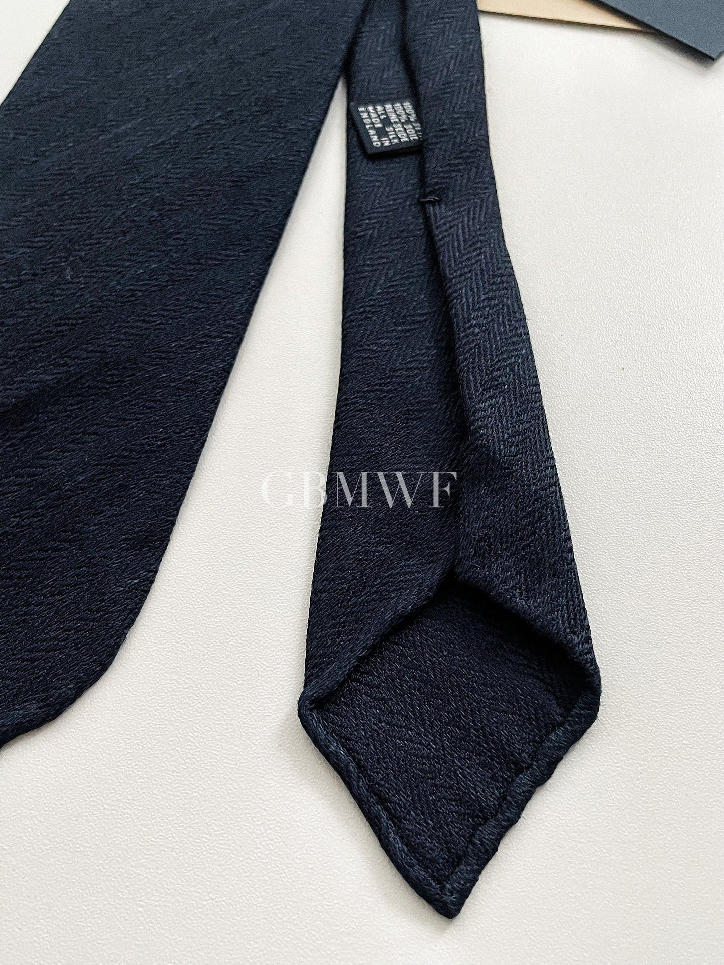 Drakes Hand-rolled Edge Silk Handmade Tie With Tag Navy