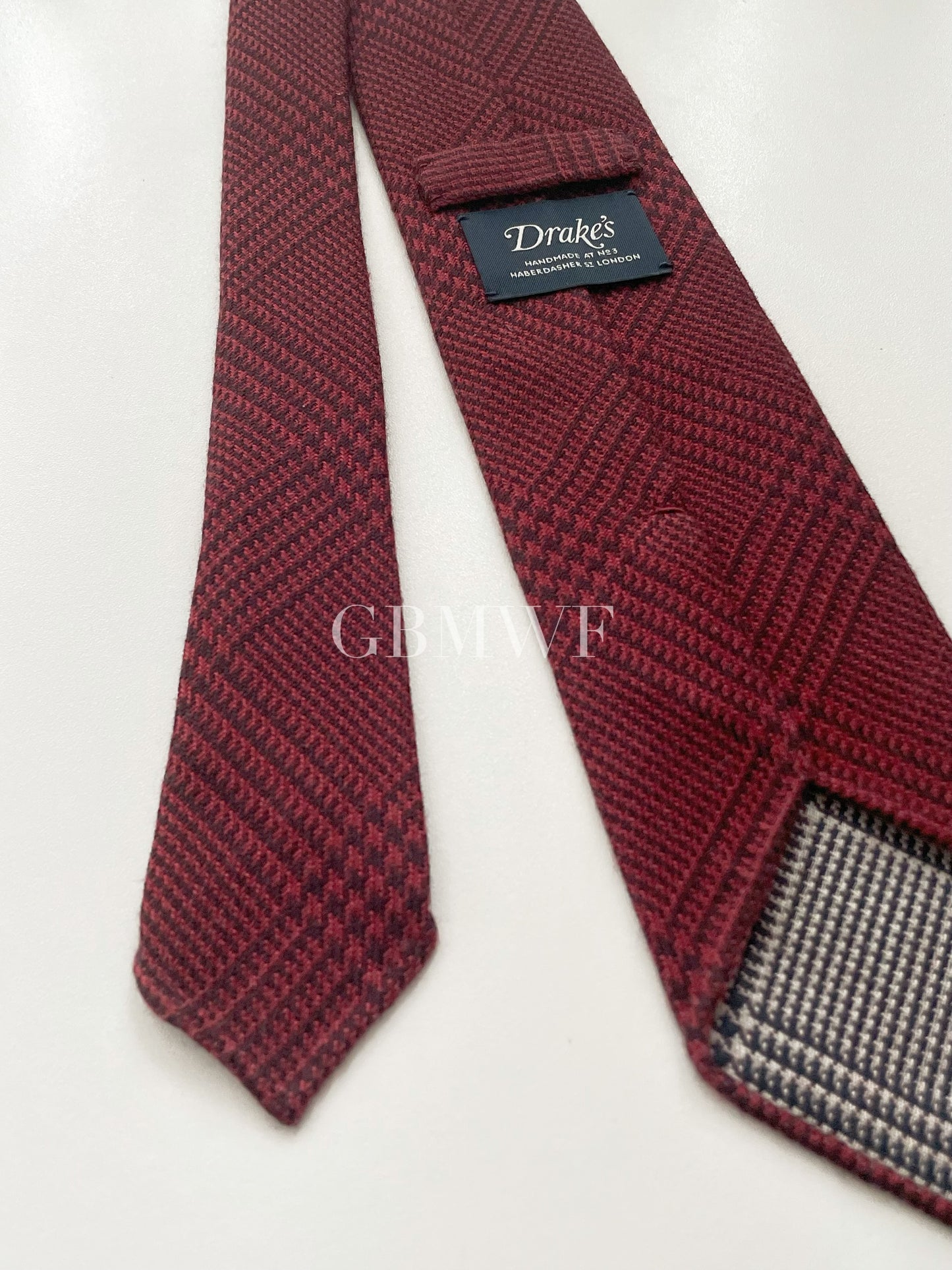 Drakes Hand-rolled Edge Silk Handmade Tie With Tag