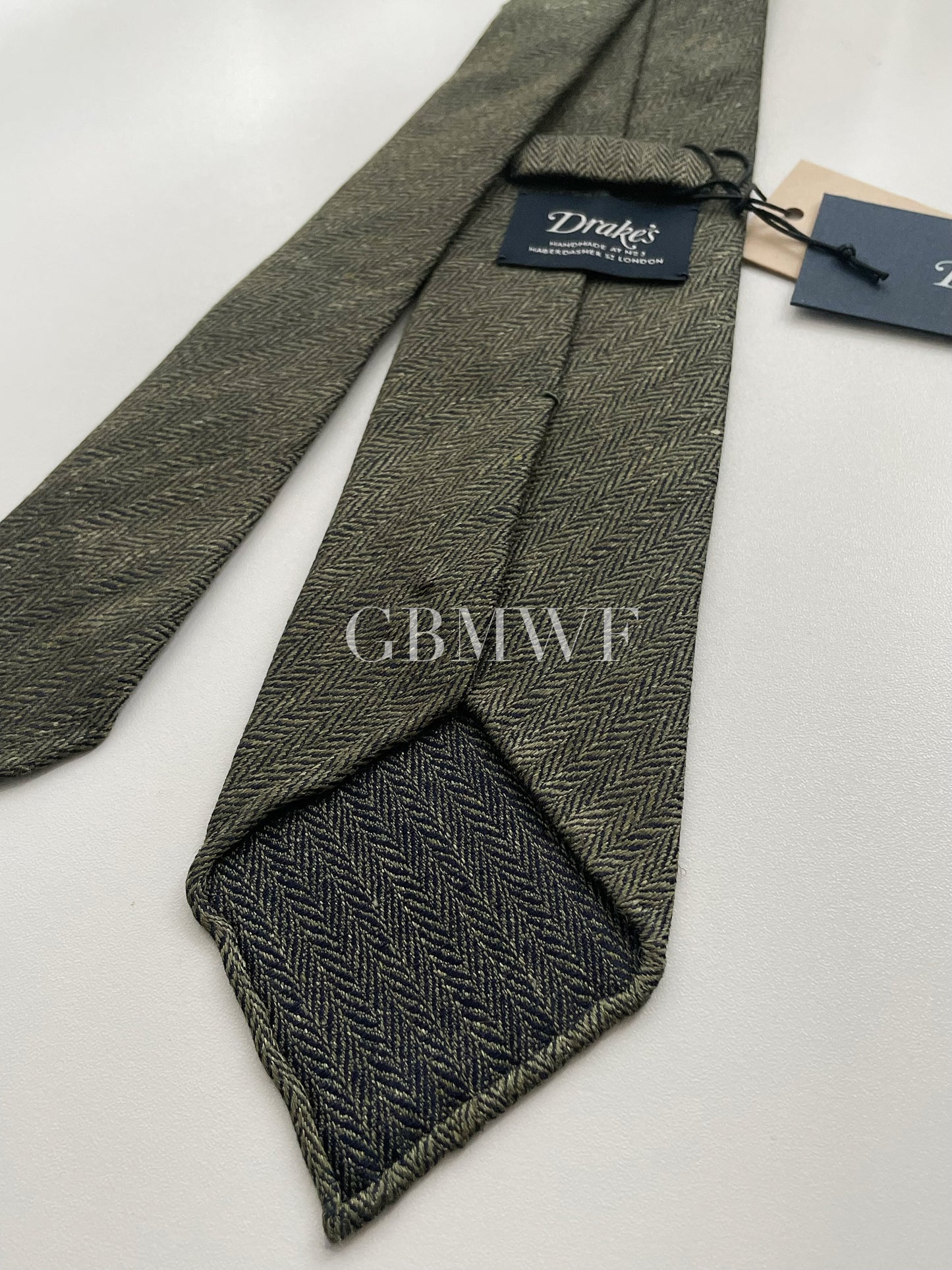 Drakes Hand-rolled Edge Silk Handmade Tie With Tag Olive Green