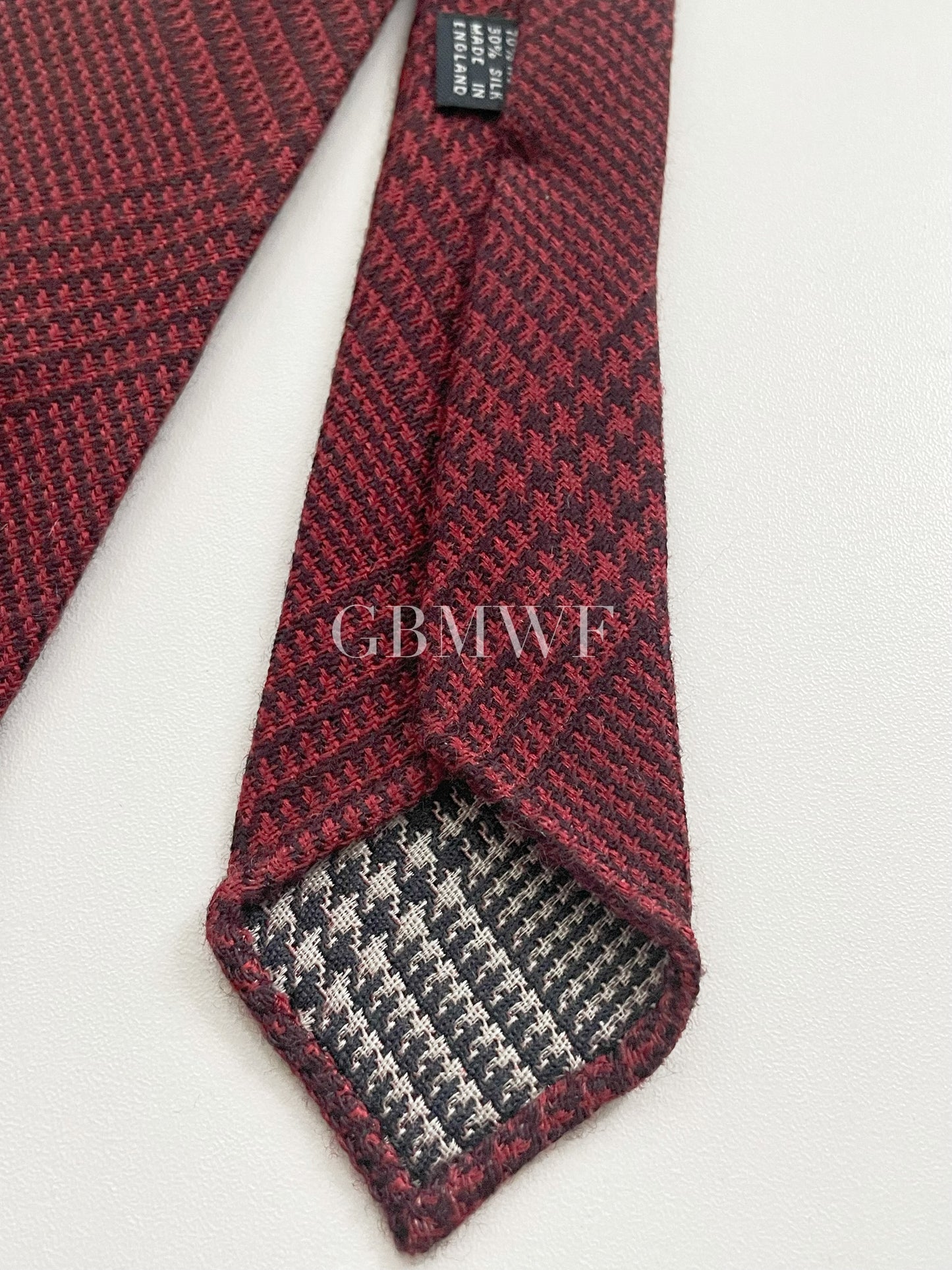 Drakes Hand-rolled Edge Silk Handmade Tie With Tag